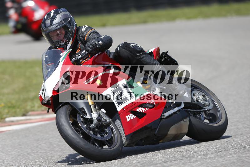 /Archiv-2025/27 12.06.2025 Ducati Schweiz Trackday Warmup  ADR/gelb-jeaune/9